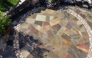 Gartengestaltung mit Natursteinbelag